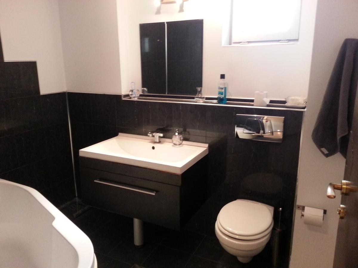 Apartment 3 Rooms Elegant บูคาเรสต์ ภายนอก รูปภาพ
